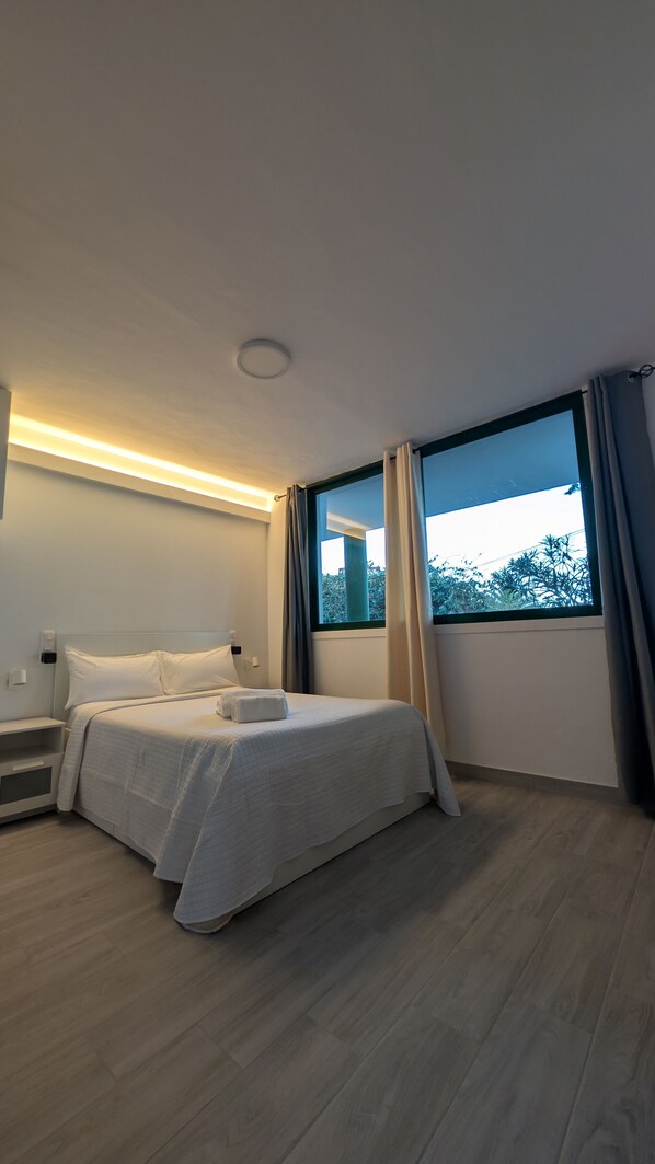 1 bedroom, travel cot, Internet, bed sheets