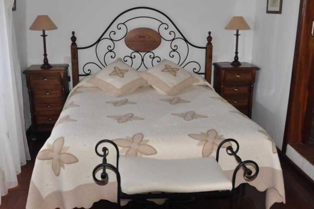 1 slaapkamer, een strijkplank/strijkijzer, reisbedje, wifi