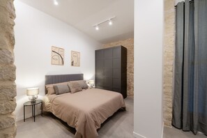 1 bedroom, iron/ironing board, travel cot, free WiFi