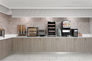 Free daily buffet breakfast - Hawthorn Extended Stay By Wyndham Ft Lauderdale Cypress Crk (Fort Lauderdale)