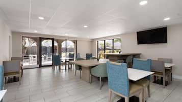 Free daily continental breakfast