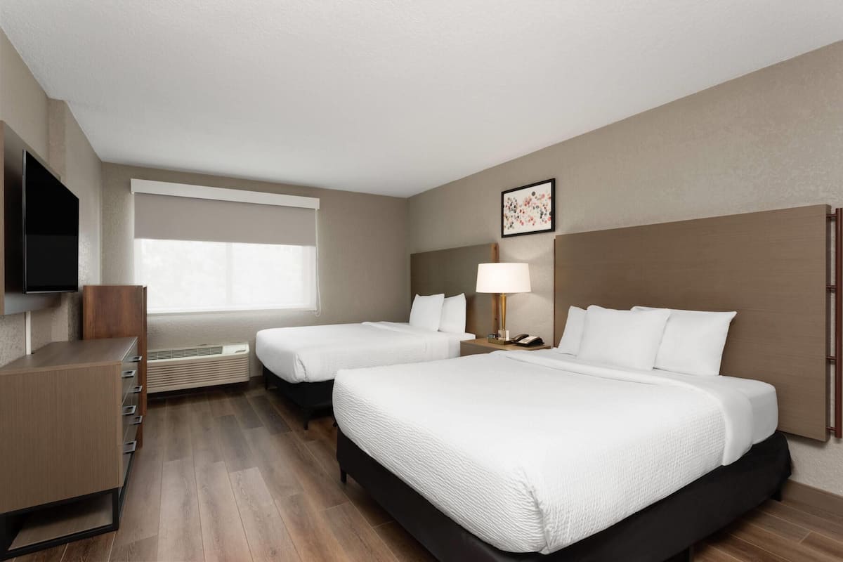 Suite, 2 Queen Beds, Non Smoking