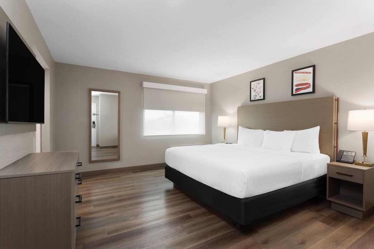 Suite, 1 King Bed, Non Smoking
