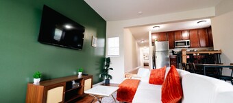 Cozy & Chic Getaway - In The Heart Of RVA • 4BD 2.5BA • Sleeps 9+