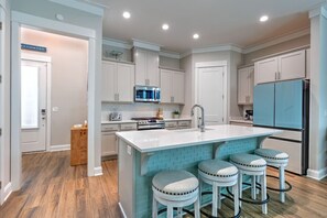 Mikrovågsugn, diskmaskin, kaffe- och tebryggare och brödrost