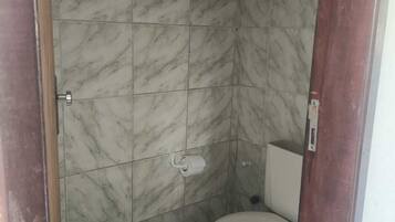 Basic Room, 1 Bedroom | Bathroom