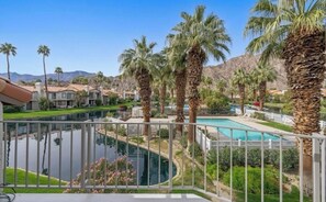 Property grounds - Charming townhome with spectacular views in exclusive PGA WEST, La Quinta. (La Quinta)