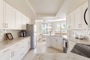 Mikrowelle, Ofen, Herdplatte, Geschirrspüler