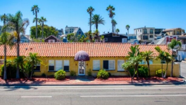 Exterior - BESO DEL SOL (Huntington Beach)