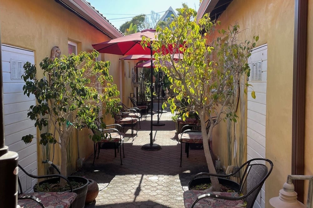 BESO DEL SOL - Westminster, CA