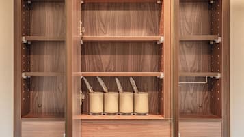 Apartment, Non Smoking, Balcony | Bathroom | Shower, hair dryer, towels, shampoo