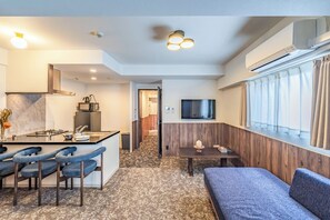 트리플룸, 금연, 발코니 | 전용 주방 | 냉장고, 전자레인지, 쿡탑, 조리 도구/접시/주방 기구