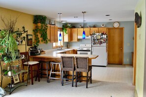 Fridge, microwave, oven, stovetop - Charming Jackson, WY Summer Rental – Teton Views (Jackson)