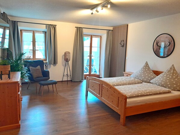 2 bedrooms, internet, bed sheets
