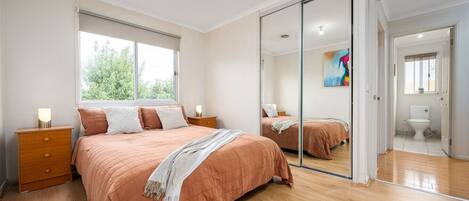 5 chambres, bureau, fer et planche à repasser, Wi-Fi