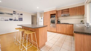 Private kitchen - The Spacious Peninsula Escape (Skye)