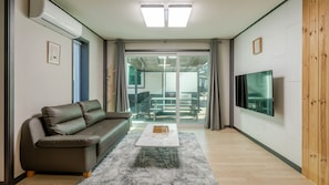 Basic Room, 1 Bedroom (Room 102 (Duplex / Private BBQ)) | 1 bedroom, free WiFi - Hongcheon Pension 150 (Hongcheon)