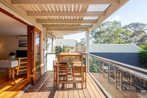 Outdoor dining - Panoramic Tree view Melbourne city with Mini Golf (Kew)