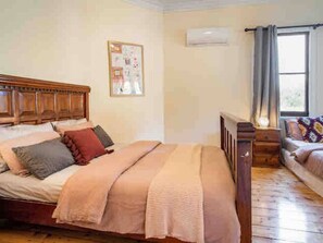 6 bedrooms, desk, iron/ironing board, travel cot - Panoramic Tree view Melbourne city with Mini Golf (Kew)