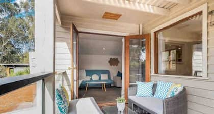 Panoramic Tree view Melbourne city with Mini Golf