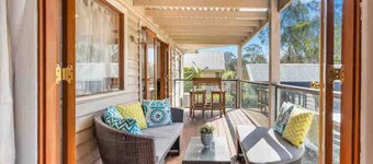 Panoramic Tree view Melbourne city with Mini Golf