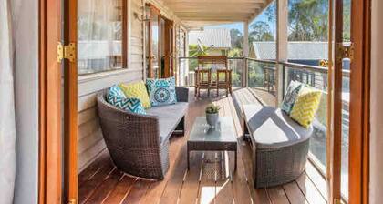 Panoramic Tree view Melbourne city with Mini Golf