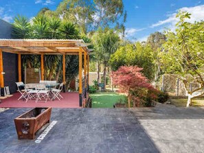 Outdoor dining - Panoramic Tree view Melbourne city with Mini Golf (Kew)