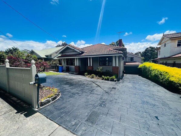 Exterior - Panoramic Tree view Melbourne city with Mini Golf (Kew)