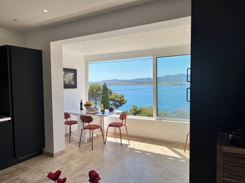 Breathtaking Mediterranean Views. Walk to Portissol Beach & Port. WiFi & AC.