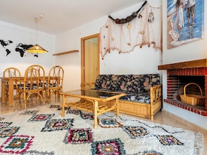 TV, fireplace - House with terrace and parking 150m beach (Cunit)