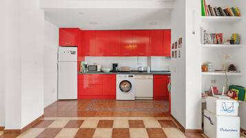 Réfrigérateur, four, plaque de cuisson, lave-vaisselle