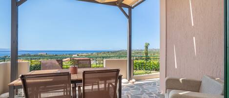 تناول الطعام بالخارج