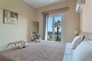 2 bedrooms, iron/ironing board, free WiFi, bed sheets - Villa Oneiro with Sea View (Mousata)