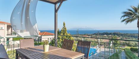 تناول الطعام بالخارج