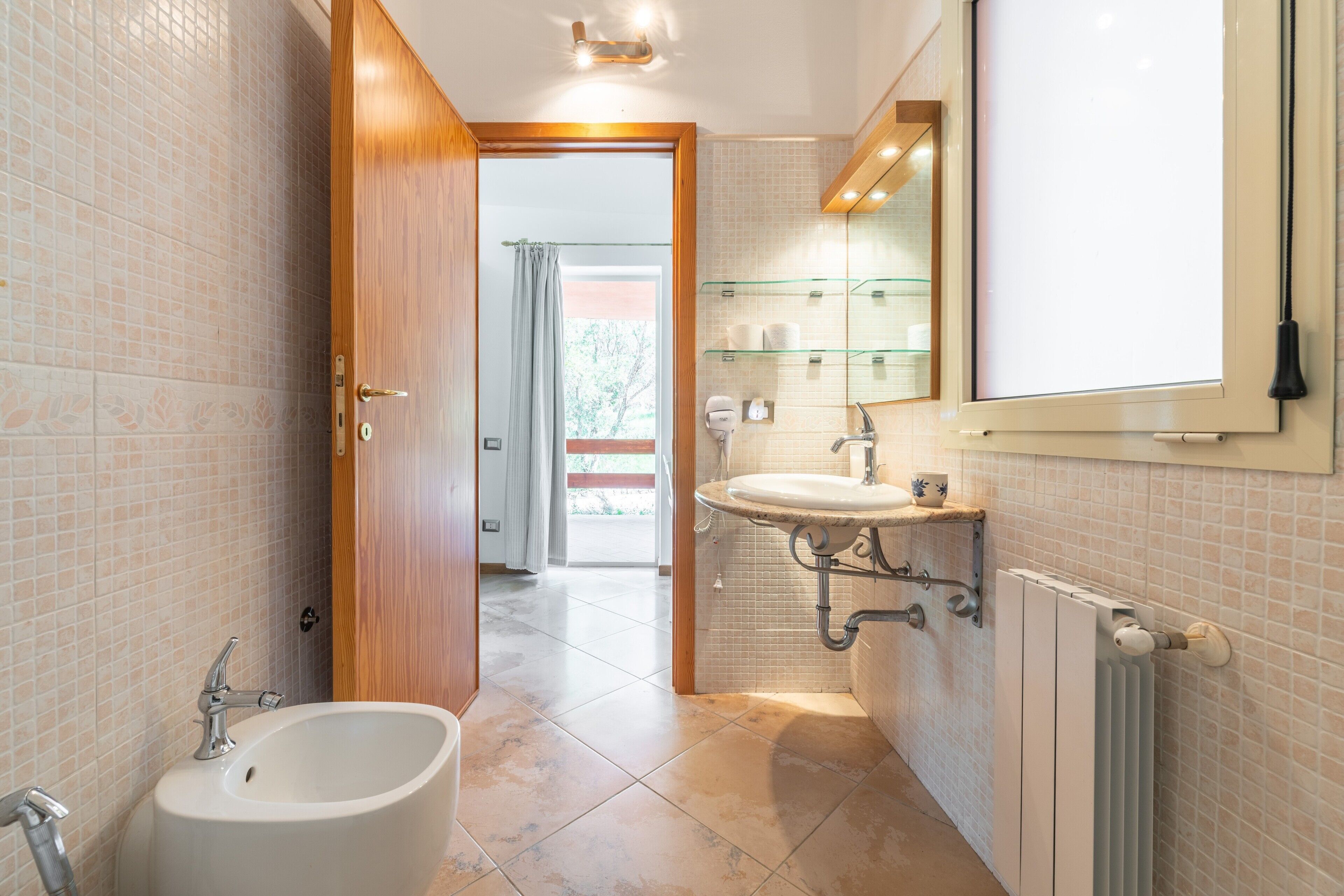 淋浴设施、吹风机、毛巾