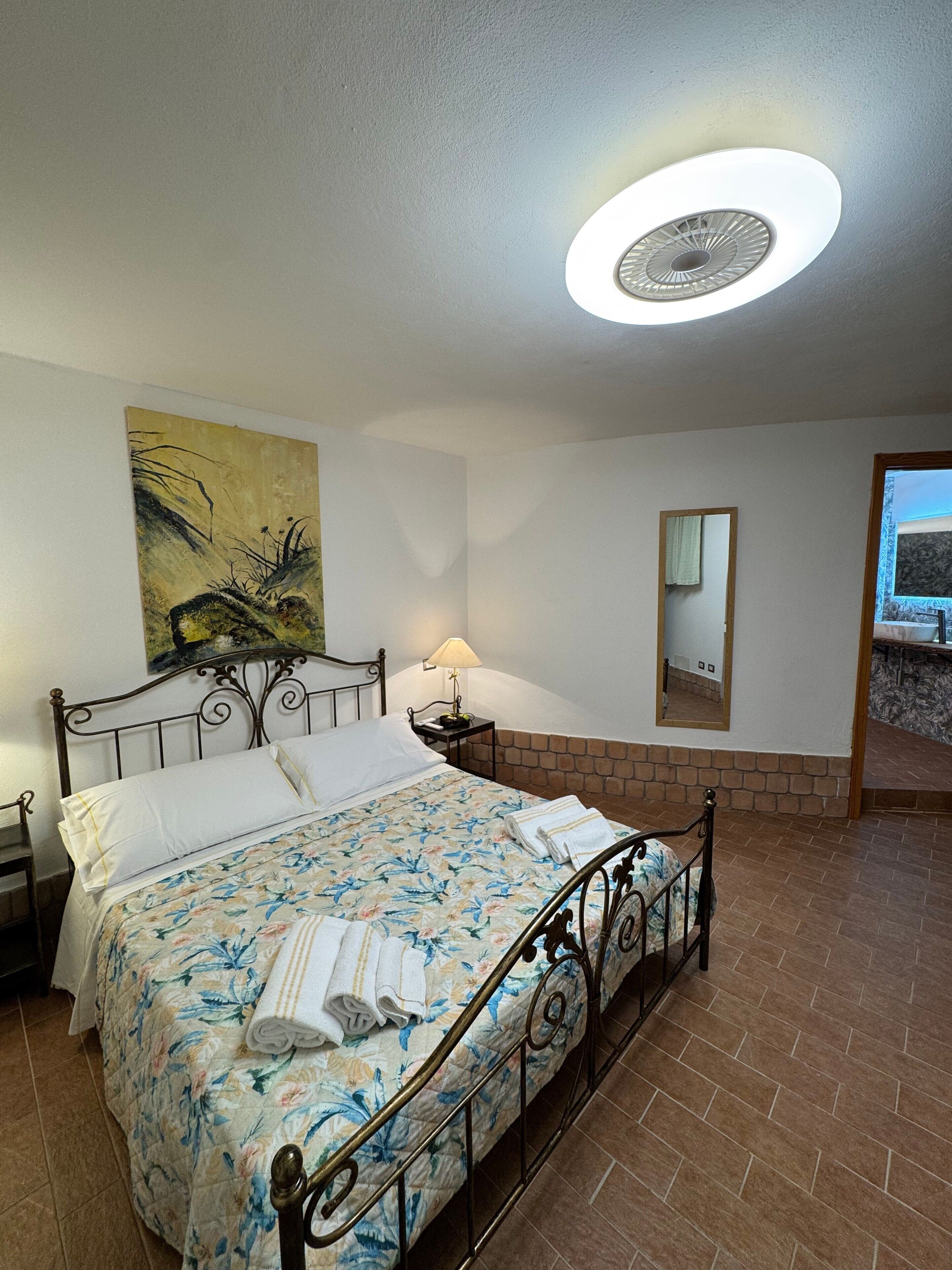 1 quarto, Wi-Fi de cortesia, roupa de cama
