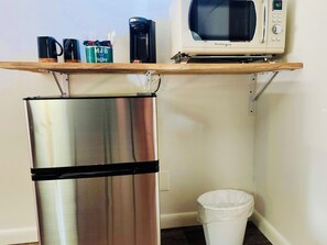 تناول الطعام داخل الغرفة