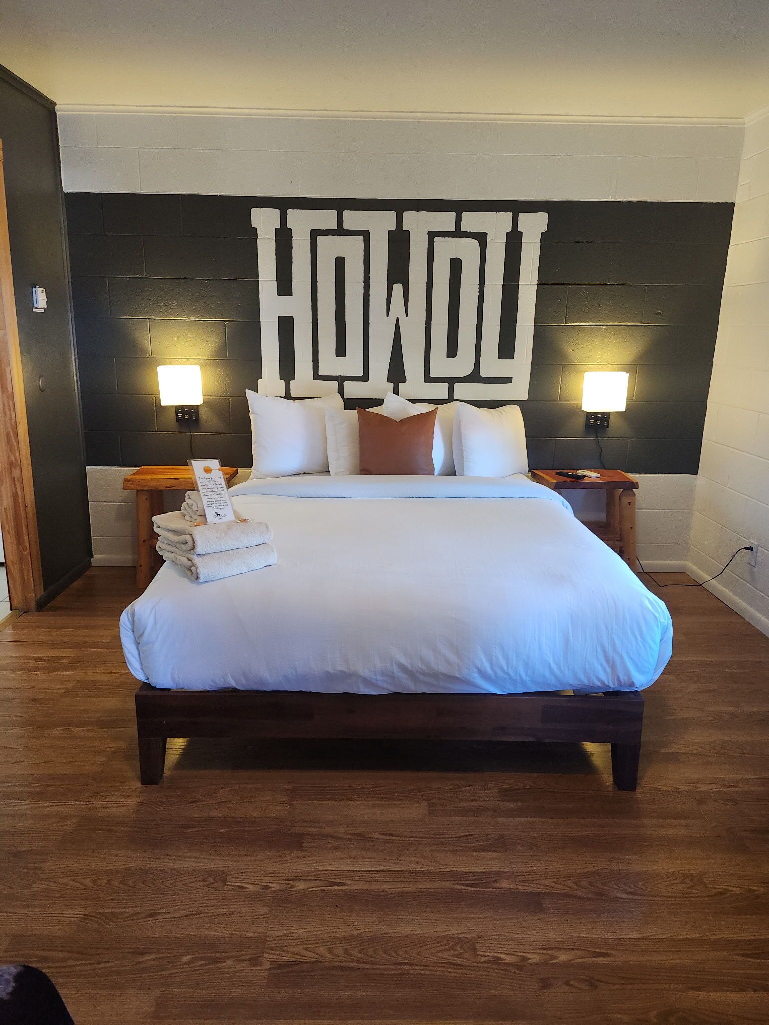 Basic Single Room, 1 King Bed | Memory-foam beds, individually decorated, individually furnished