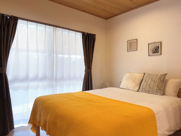 2 chambres, bureau, fer et planche à repasser, accès au Wi-Fi (inclus)