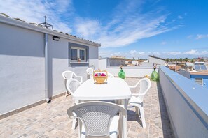 Outdoor dining - Apartment 'Perla  1' with Shared Terrace, Wi-Fi and Air Conditioning (Pachino)