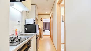 Fridge, microwave, stovetop, cookware/dishes/utensils