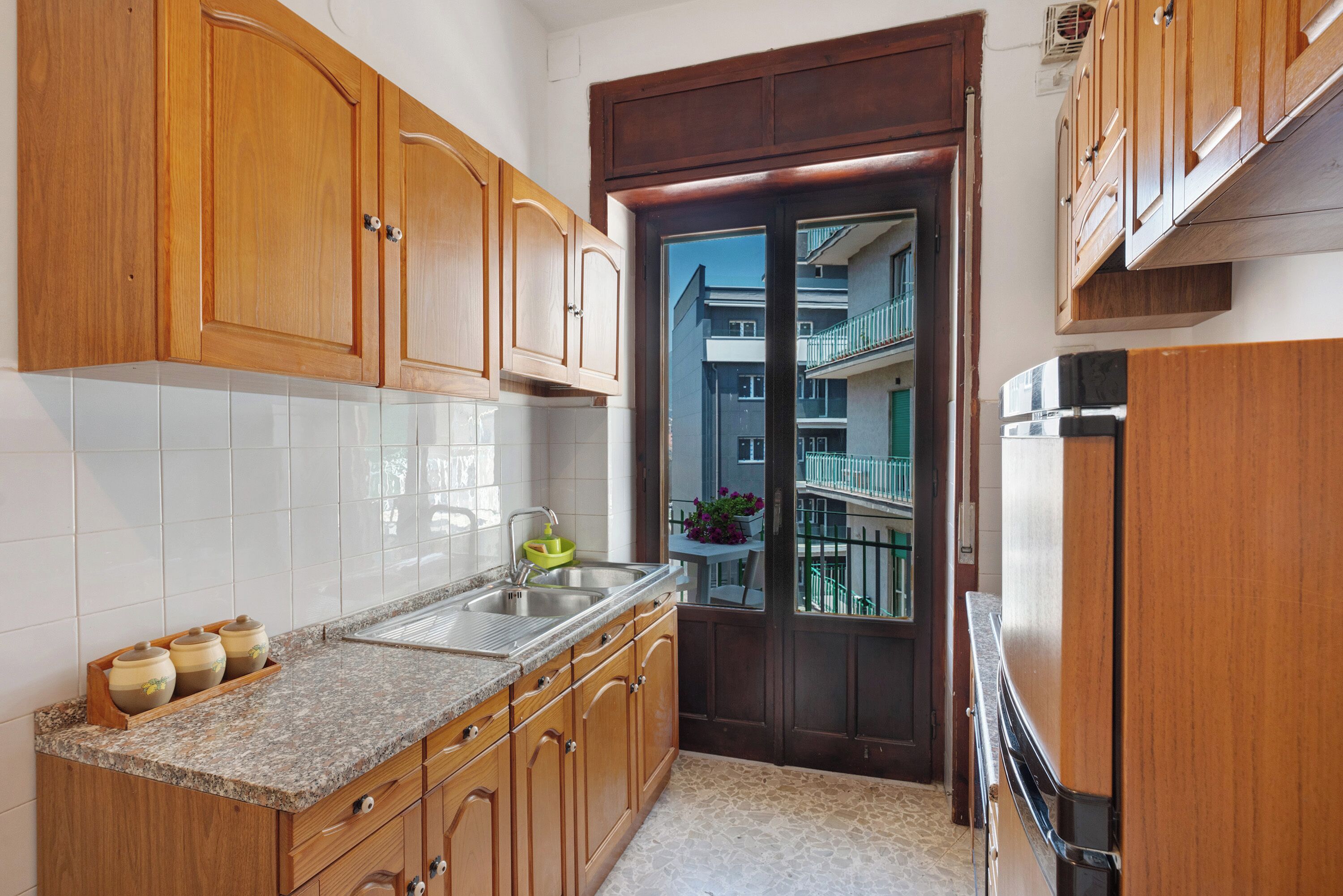 Frigorifero, microonde, forno, piano cottura