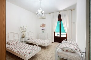 4 bedrooms, iron/ironing board, free WiFi, bed sheets