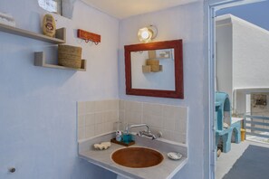 Een douche, een haardroger, handdoeken