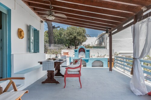 Holiday Home 'Telendos Gallery House' with Sea View, Wi-Fi and Air Conditioning