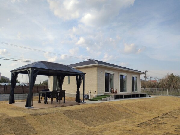 Outdoor dining - A seaside inn where you can spend relaxing time wi / Sanmu Chiba (Sanmu)