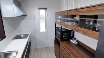 Fridge, microwave, stovetop, cookware/dishes/utensils