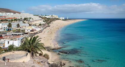 Urlaub 'Penthouse 3A' mit Meerblick, Wi-Fi und Klimaanlage