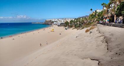 Urlaub 'Penthouse 3A' mit Meerblick, Wi-Fi und Klimaanlage