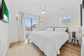 5 habitaciones, escritorio y tabla de planchar con plancha 